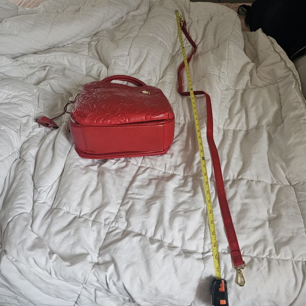 Embossed Red leather purse - Picture 5 of 10